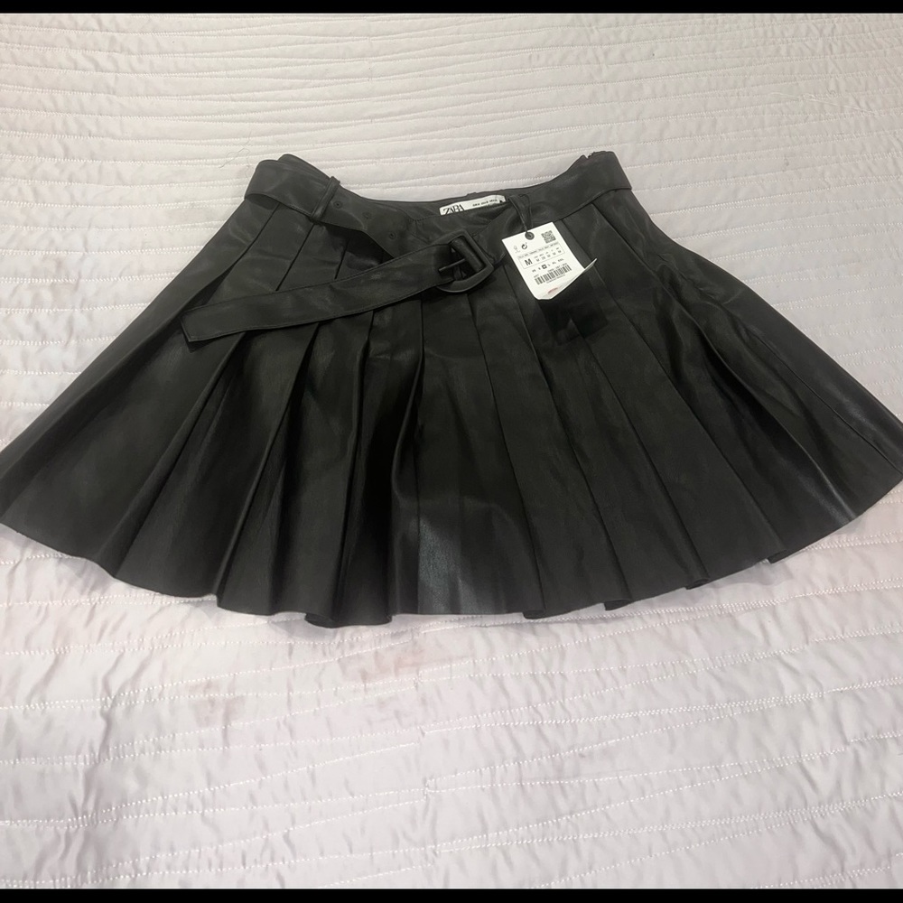 Skater black skirt